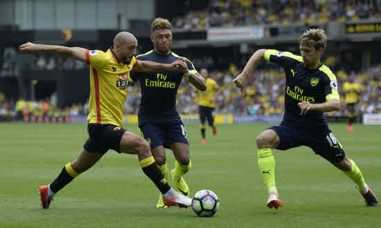 Nordin Amrabat en un partido contra el Arsenal