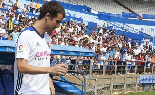 Presentación de Mikel González como jugador del Zaragoza