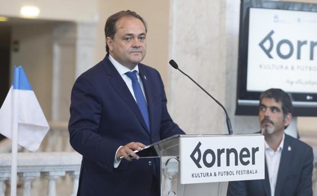 Aperribay, en la presentación del Korner-Kultura&Futbol Festibala