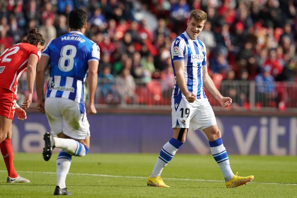 Alexander Sorloth celebra con rabia su tanto en Almería, el segundo de su equipo y décimo de la temporada. / ALTERPHOTOS/ACERO