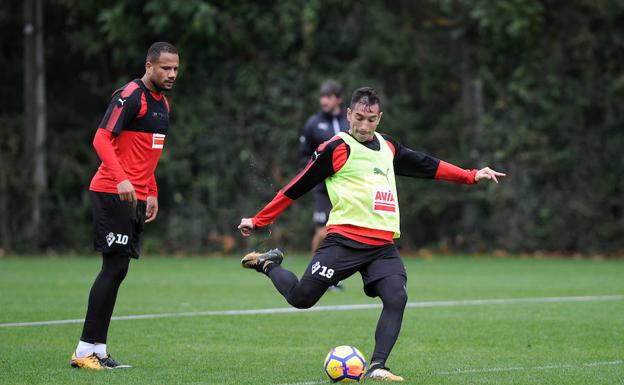 Rivera, que ha entrenado con normalidad, y Jordán estarán en la medular armera en Anoeta
