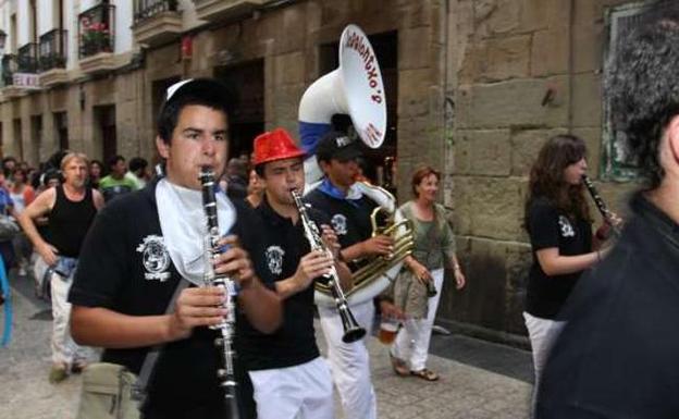 Treinta horas al son de Sarriegui
