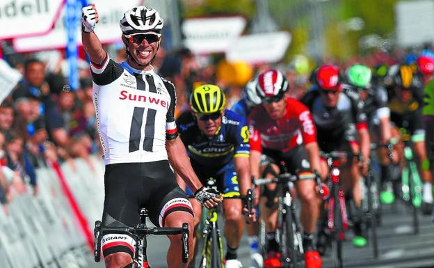 Gracias a su rapidez, Michael Matthews es uno de los ciclistas con más papeletas para arañar segundos de bonificación esta semana. /KARLIS