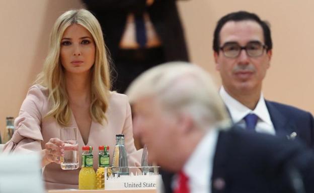 Ivanka Trump observa a su padre durante la cumbre del G-20 en Hamburgo./Sean Gallup (Efe)
