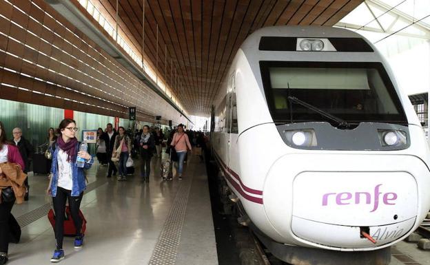 Los viajeros de Renfe podrán reclamar todo el billete./EFE