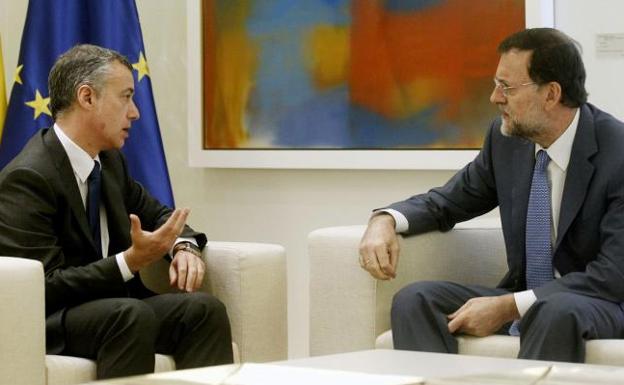 Urkullu junto a Rajoy en una imagen e archivo/Reuters