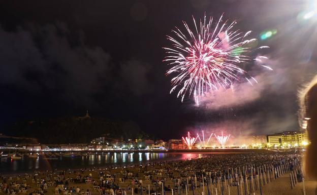 Pirotecnia López ha realizado esta noche un buen lanzamiento con la intención de revalidar la Concha de Oro del concurso internacional de fuegos artificiales.