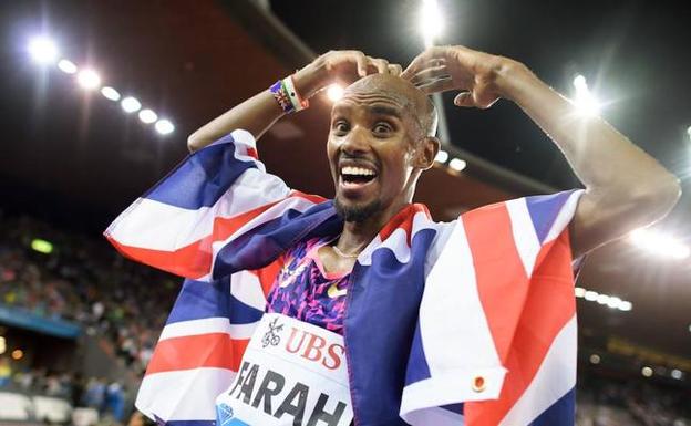 Mo Farah celebra su victoria lograda en Zúrich.