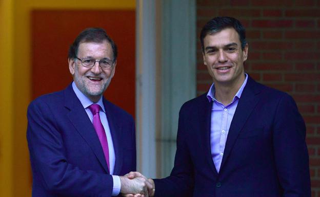 Mariano Rajoy y Pedro Sánchez, durante un encuentro en Moncloa.