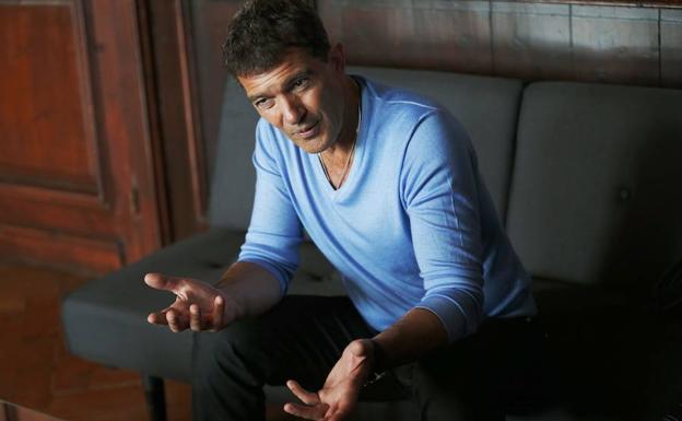 Banderas, durante la entrevista. /CHARLY TRIBALLEAU (AFP)