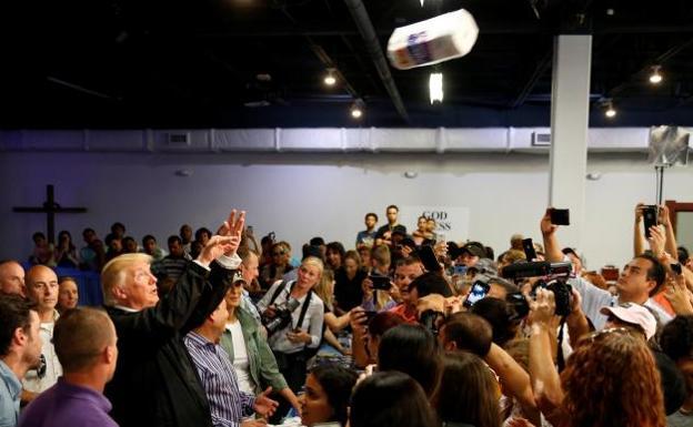 El polémico gesto de Trump. /REUTERS