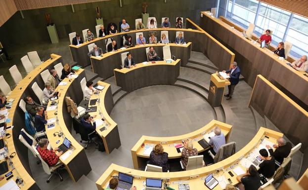 PNV y EH Bildu aprueban un texto en las Juntas Generales de Gipuzkoa que «reconoce y respeta la proclamación de la República de Cataluña»