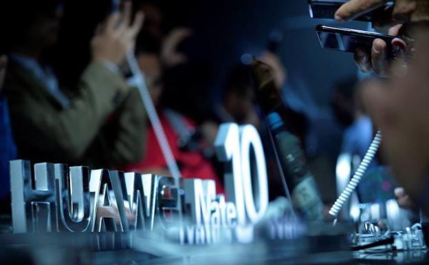 Presentación del Mate 10./Efe
