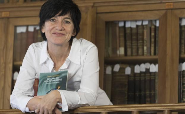 Beatriz Fernández, liburuaren aurkezpenean./SARA SANTOS