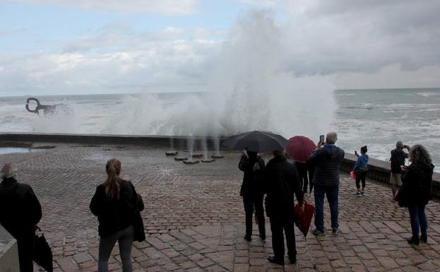 Alerta naranja mañana y el lunes en Euskadi por vientos de más de 120 km/h