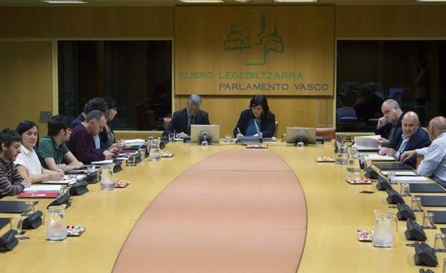 La ponencia de autogobierno se retrasa una semana con el rechazo de EH Bildu