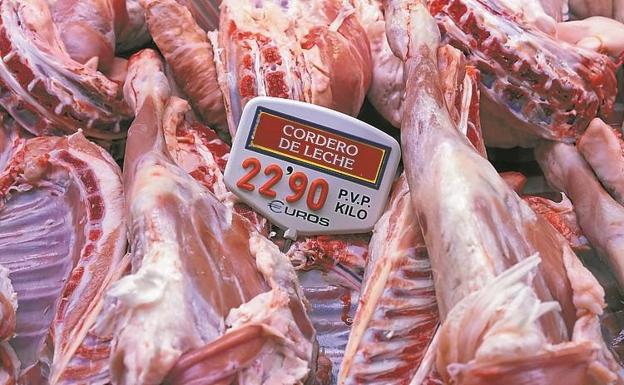 El cordero ha subido 5 euros con respecto a su precio de hace un mes.