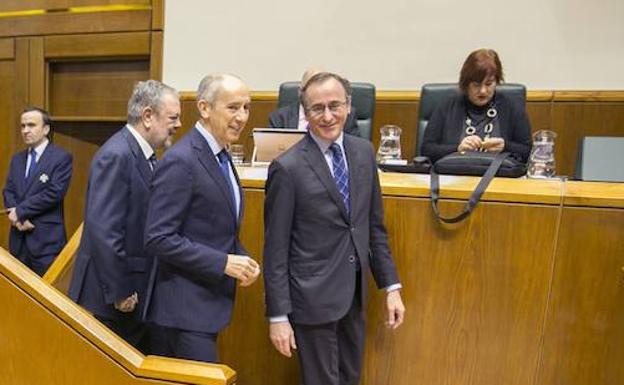 El Gobierno Vasco da luz verde a los Presupuestos de 2018 gracias a la abstención del PP