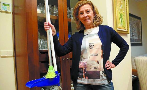 Con una escoba y un recogedor, Maika Urbizu cazó a los Reyes Magos entrando en su casa/Arizmendi