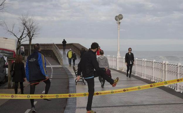El Ayuntamiento de San Sebastián sancionará a quienes no respeten la señalización durante las alertas meteorológicas./Michelena