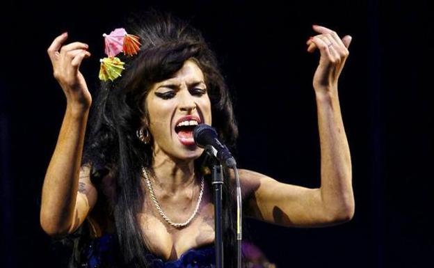 El fantasma de Amy Winehouse visita a su padre