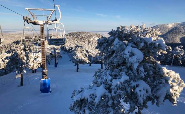 Las nevadas han dejado esta bonita estampa del dominio madrileño/Puerto de Navacerrada