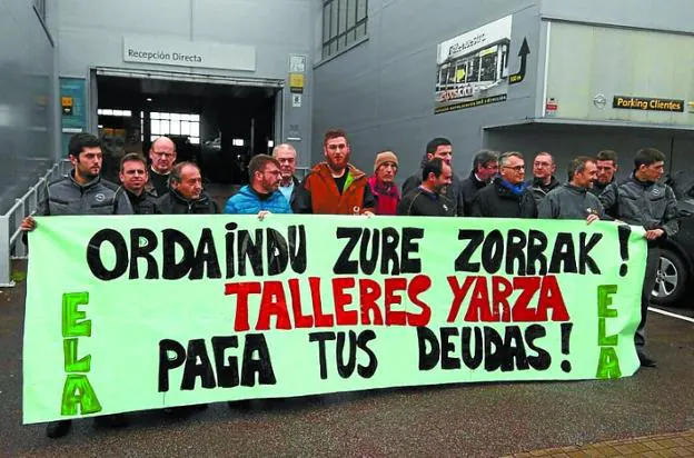 Protesta. La plantilla de Talleres Yarza, ayer ante la empresa. /  ELA