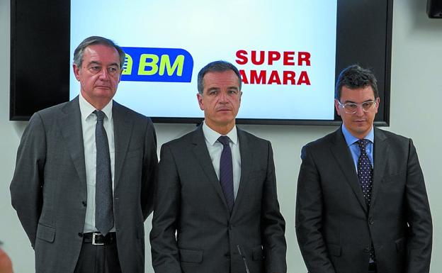 Eulogio Sánchez, José Ramón Fernández de Barrena y Miguel Ángel Zamorano. / LUIS MICHELENA