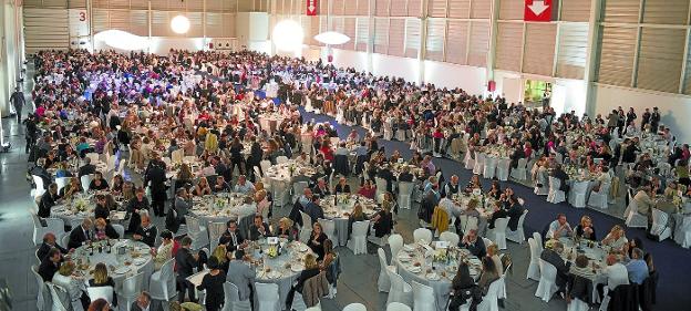 Cena para casi 2.000 personas en el pabellón 3 con motivo del Congreso de la Sociedad Española de Medicina General. /  JM PEMAN
