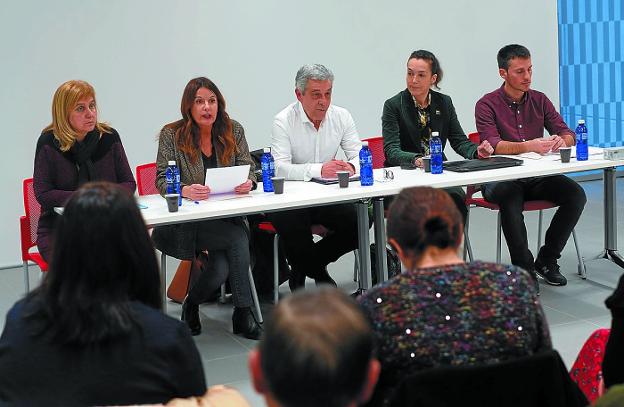 Belén Martínez, Idoia Yarza, Xabier Beraza, Judith Ubarrechena y Mikel Gurruchaga.
/F. DE LA HERA
