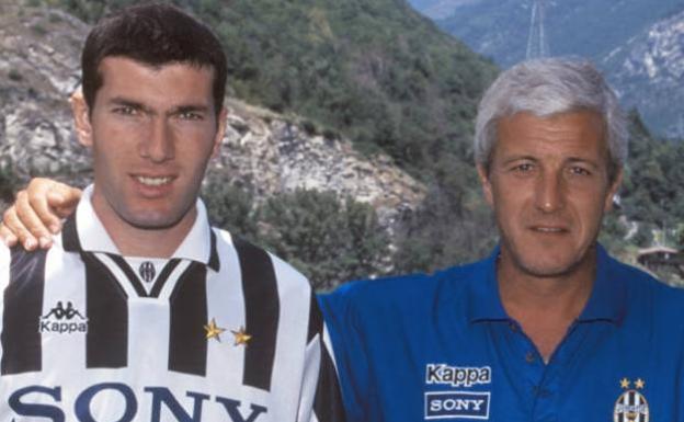 Zinedine Zidane y el técnico Marcello Lippi cuando coincidieron en la Juventus. /AFP