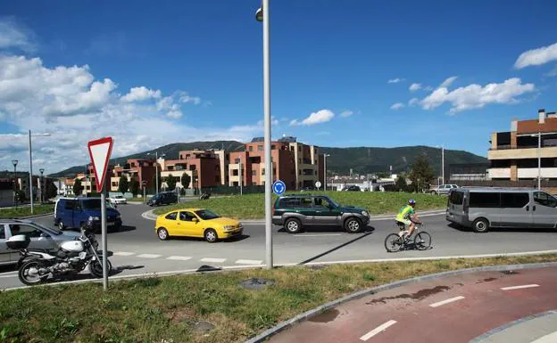 Glorieta de Oinaurre, que quedaría conectada a la autopista según el proyecto de la ronda Sur./DE LA HERA