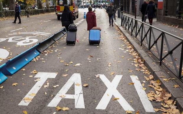 Uber y Cabify son más baratos para viajes medios y largos, y los taxis para los cortos