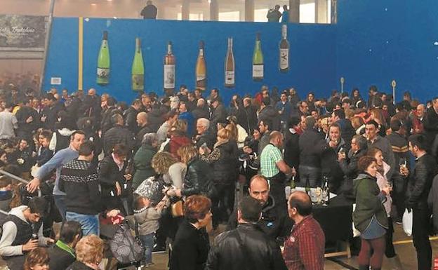 Masiva asistencia al Txakolin Eguna de Aia