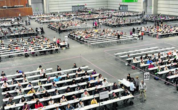 Aspirantes a una OPE realizan el examen en el BEC ./F. GÓMEZ