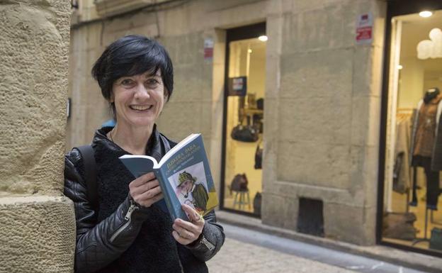 Beatriz Fernandez, 'Euskera para castellanohablantes' liburua aurkeztu zuenean. /MICHELENA