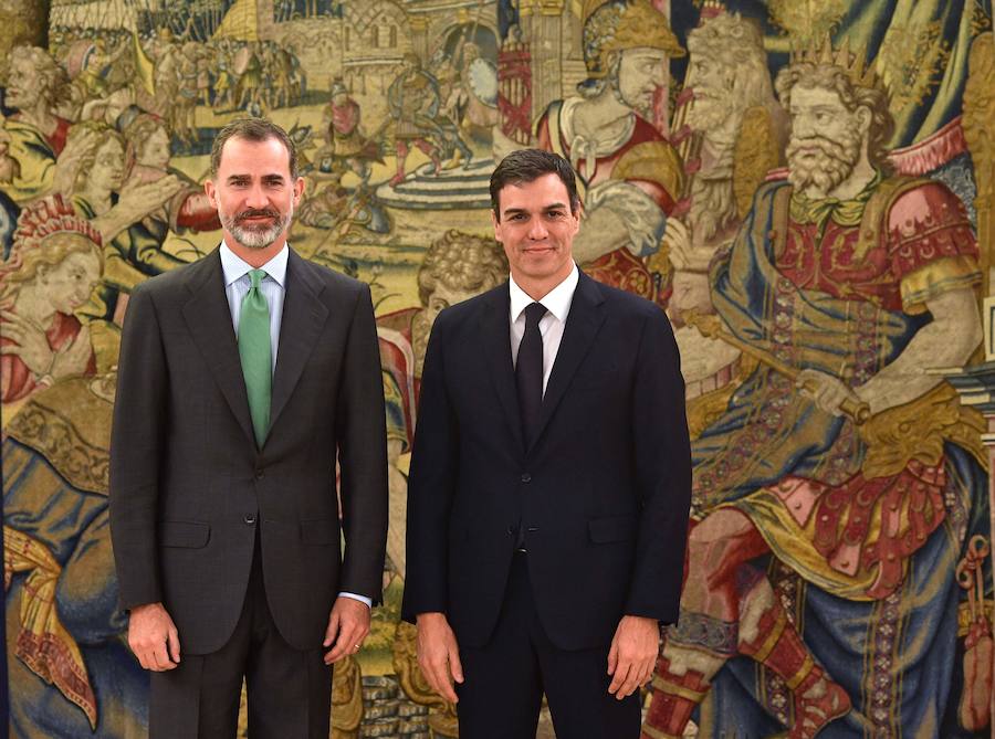 Una jura sin Biblia ni crucifijo