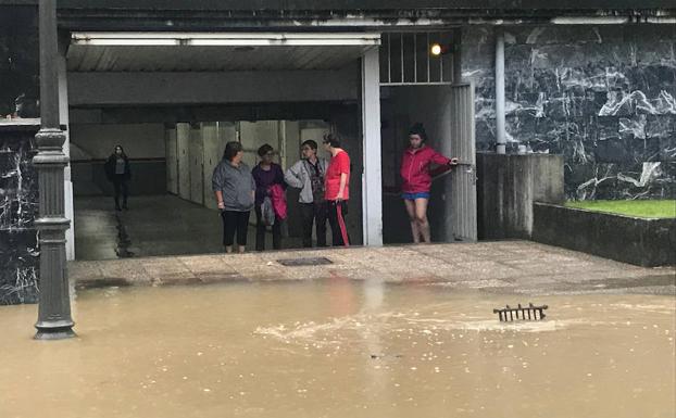 Las fuertes lluvias están provocando inundaciones en Irun
