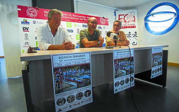 Alegre, Arellano y Martínez, en la presentación del evento en la sede de Santiagotarrak.
/F. DE LA HERA
