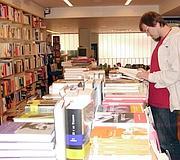 La lectura sigue siendo cosa de mujeres y jóvenes