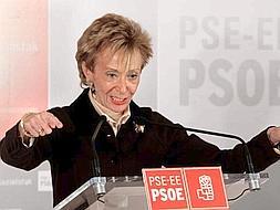 La vicepresidenta del Gobierno, María Teresa Fernández de la Vega, durante el acto político celebrado en Bilbao en apoyo de los candidatos al Congreso y Senado del PSE-EE por Vizcaya. /EFE/