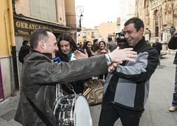 Miembros de la peña Chilindrón celebran el premio. / Miguel Ángel Santos | Atlas/