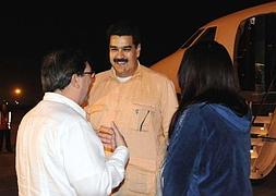 Nicolás Maduro, vicepresidente de Venezuela, junto al canciller cubano, Bruno Rodríguez. / Afp/