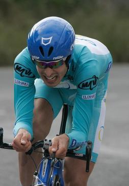 De Lis, con el maillot de líder en el Circuito Montañés. /A. FERNÁNDEZ/