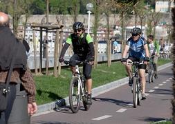 La DGT insta al Congreso a que debata sobre el uso urbano del casco
