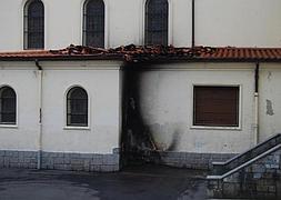 Foto: Estado en el que ha quedado la capilla de la ikastola. /M. Galilea/