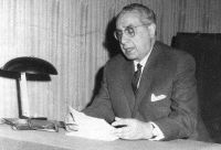 Arrúe, en la imagen en una conferencia, votaría en contra de la sucesión de Franco por Juan Carlos./