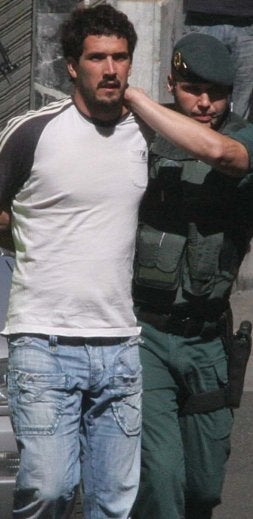 Arkaitz Goikoetxea, en su detención. /TELEPRESS/