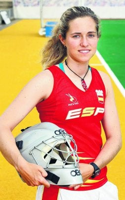 María López de Eguilaz, con el casco protector. / SUSANNA SÁEZ/