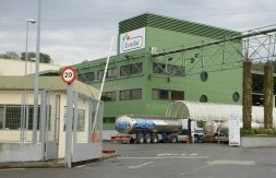 Planta de Iparlat en Urnieta, dedicada al tratamiento y envasado de leche cuyo principal destino es Mercadona. /MIKEL FRAILE/
